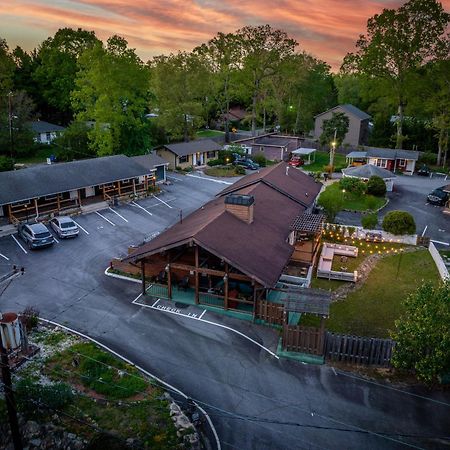 Cedarwood Inn Хендерсънвил Екстериор снимка