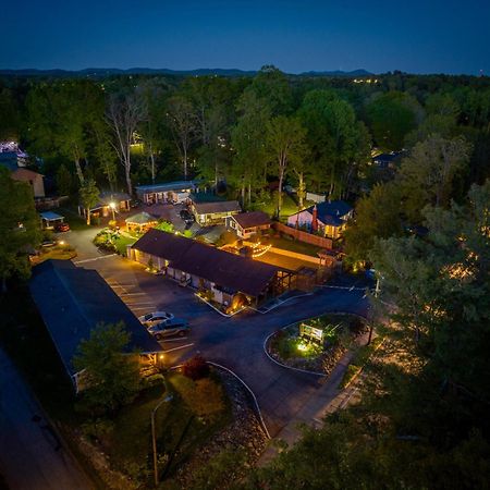 Cedarwood Inn Хендерсънвил Екстериор снимка