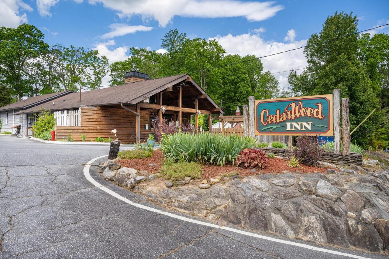 Cedarwood Inn Хендерсънвил Екстериор снимка