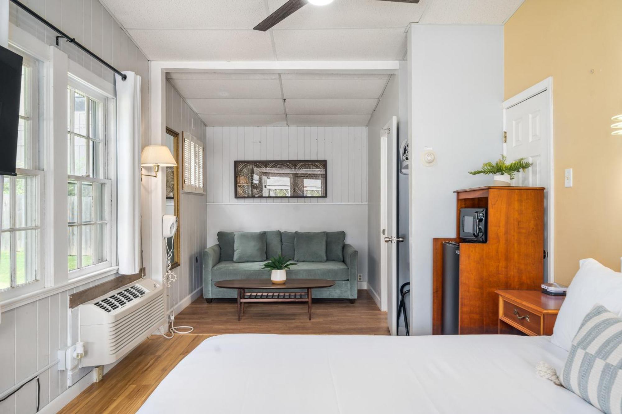 Cedarwood Inn Хендерсънвил Екстериор снимка