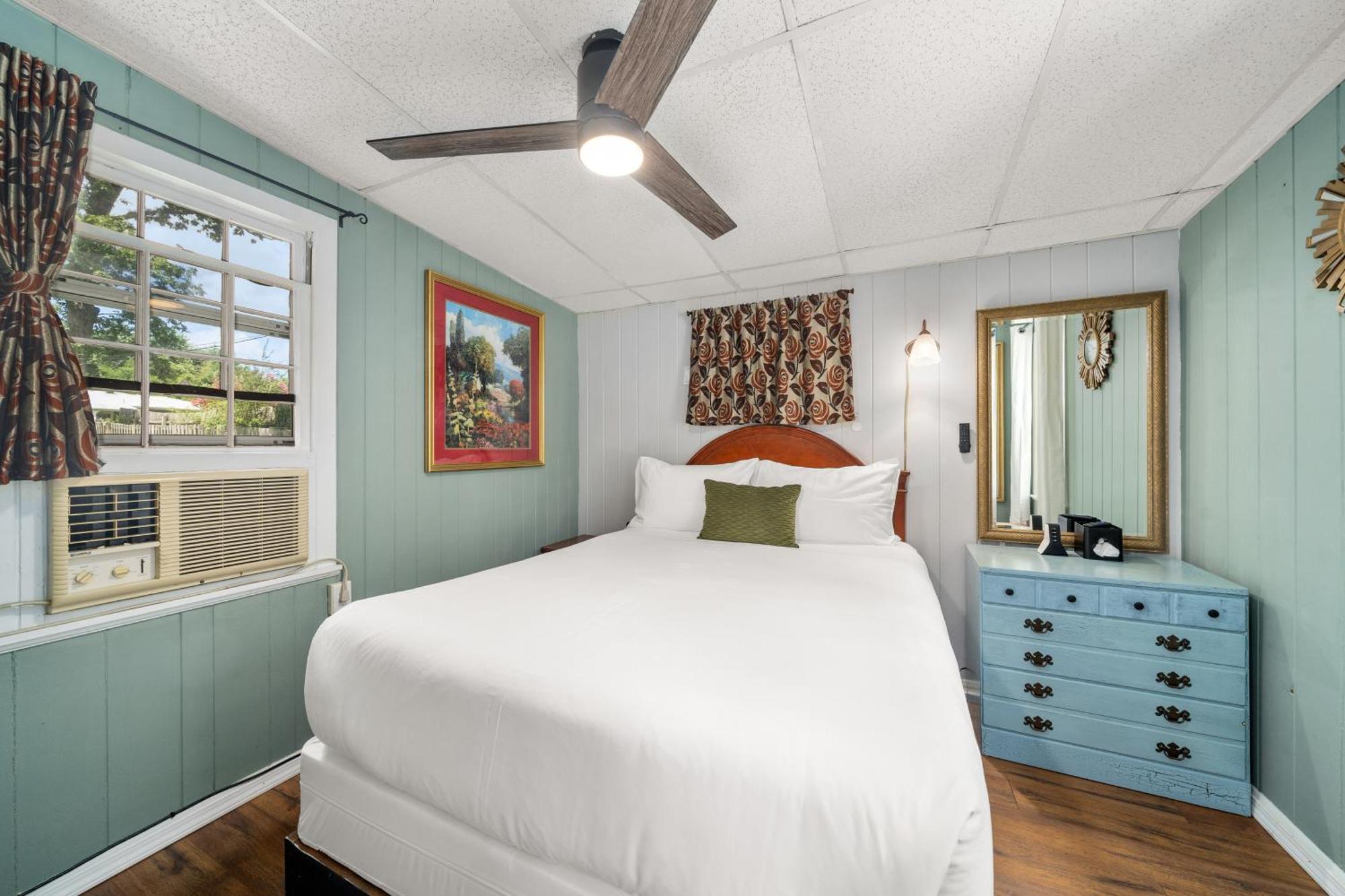 Cedarwood Inn Хендерсънвил Екстериор снимка