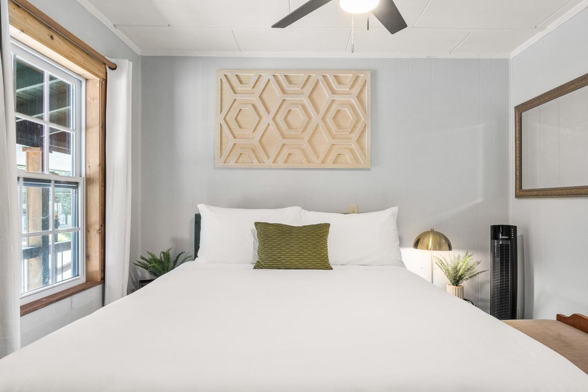 Cedarwood Inn Хендерсънвил Екстериор снимка