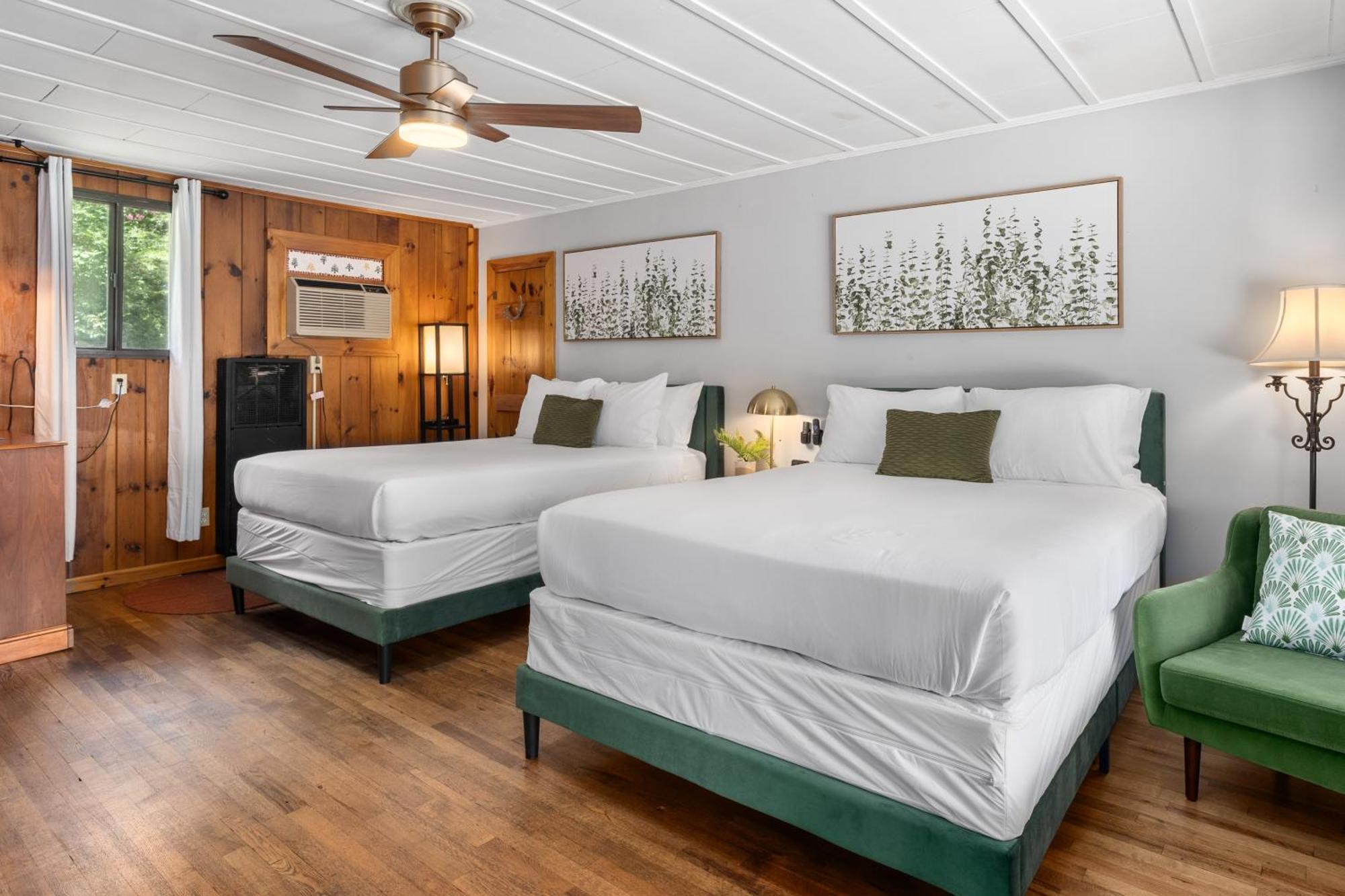 Cedarwood Inn Хендерсънвил Екстериор снимка