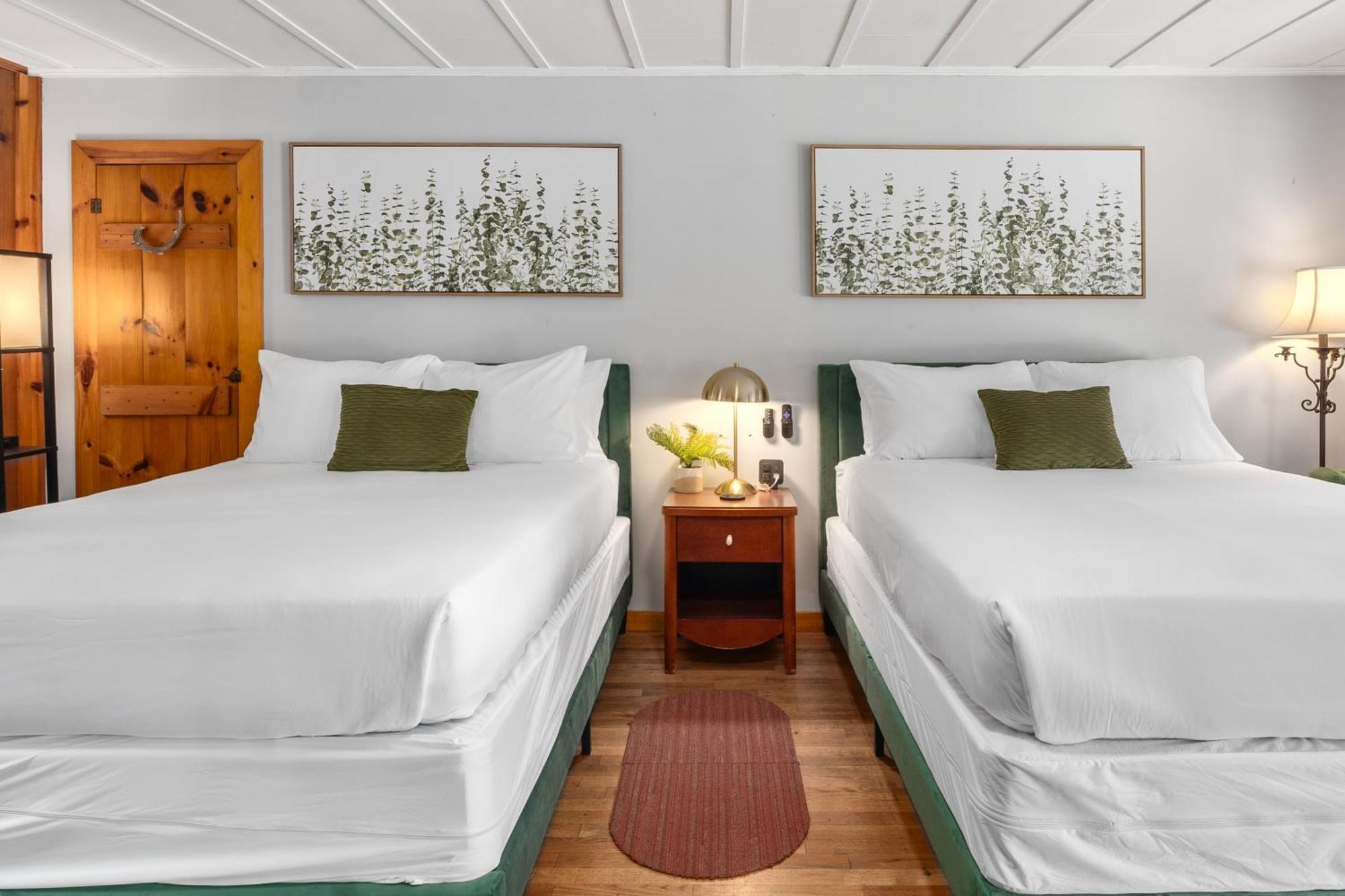 Cedarwood Inn Хендерсънвил Екстериор снимка