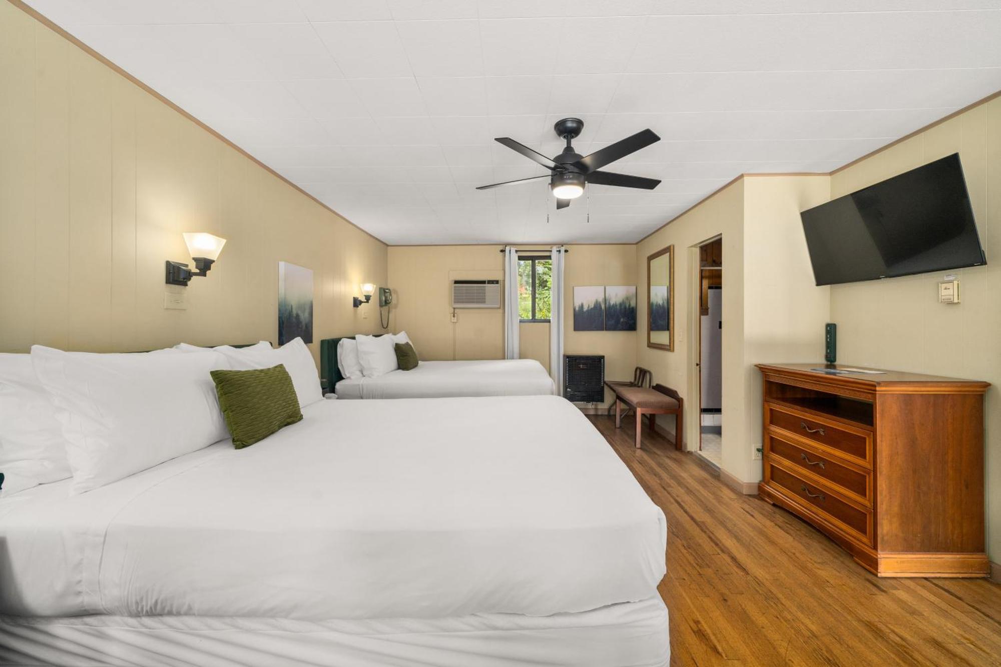 Cedarwood Inn Хендерсънвил Екстериор снимка