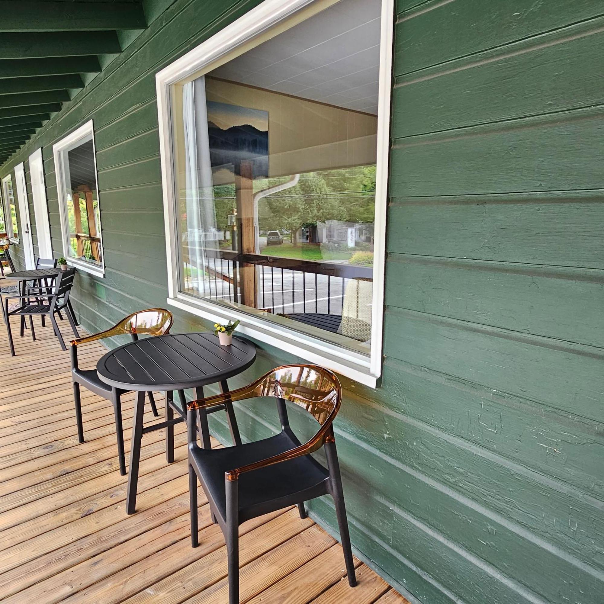 Cedarwood Inn Хендерсънвил Екстериор снимка