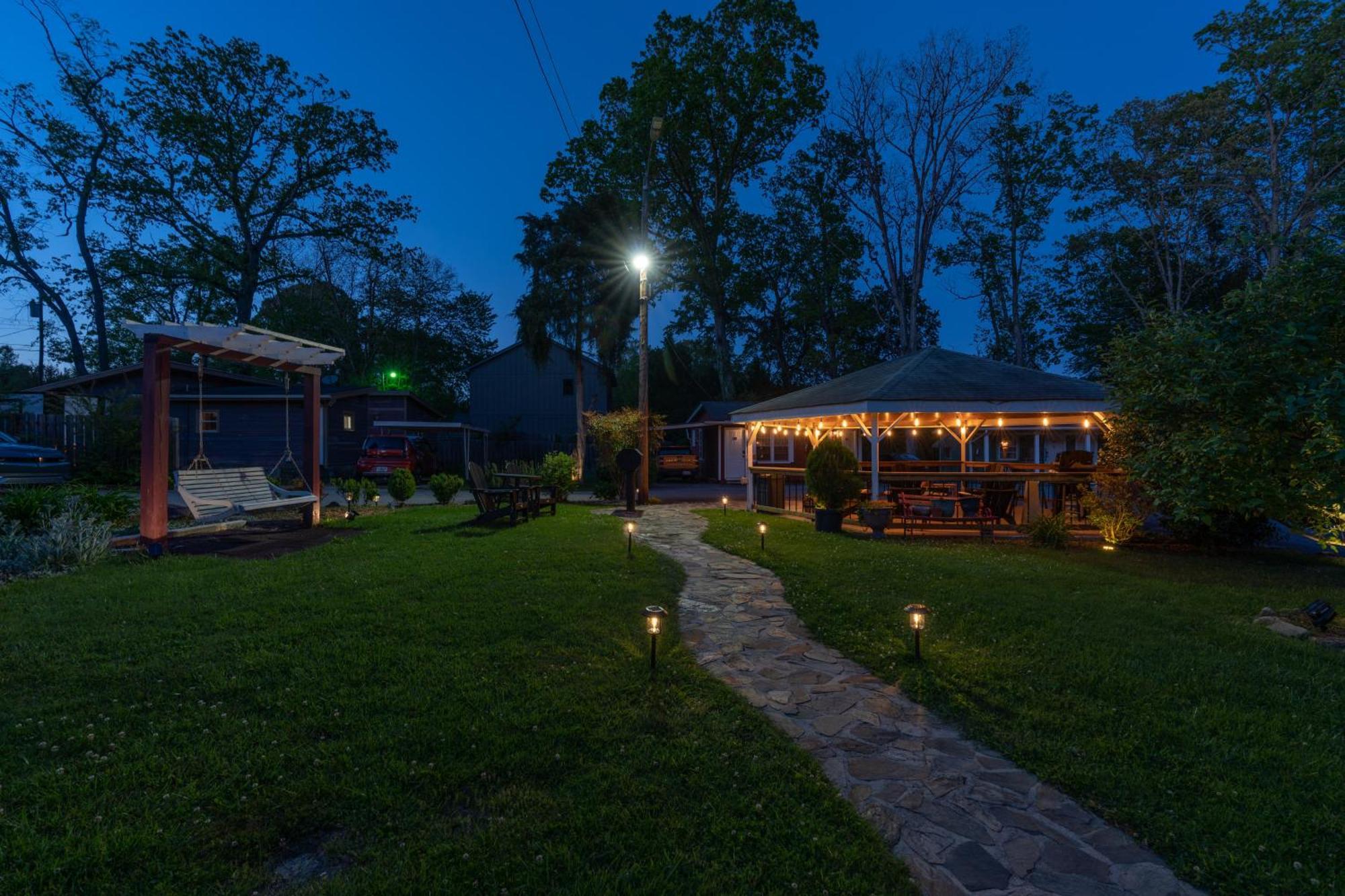 Cedarwood Inn Хендерсънвил Екстериор снимка