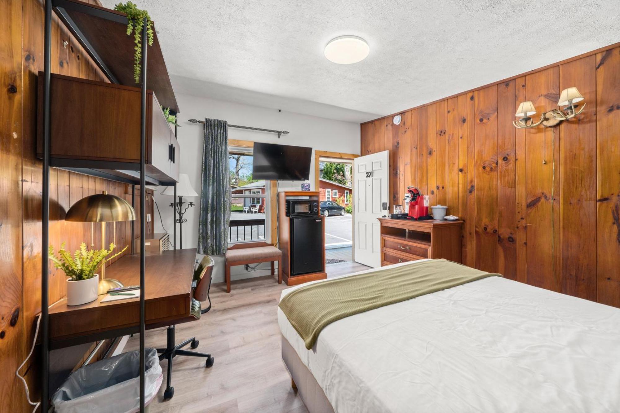 Cedarwood Inn Хендерсънвил Екстериор снимка