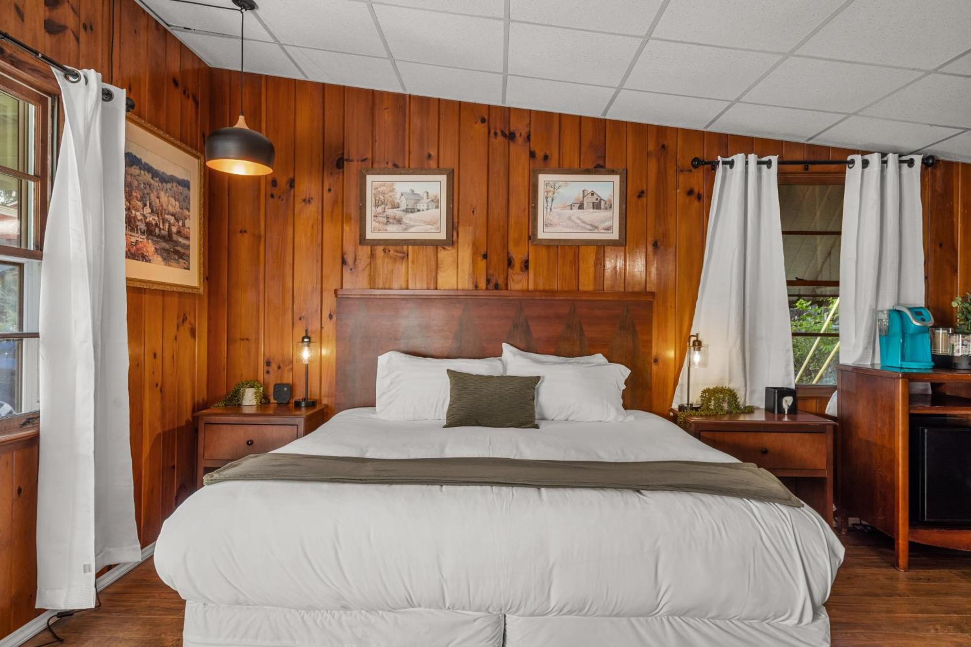 Cedarwood Inn Хендерсънвил Екстериор снимка