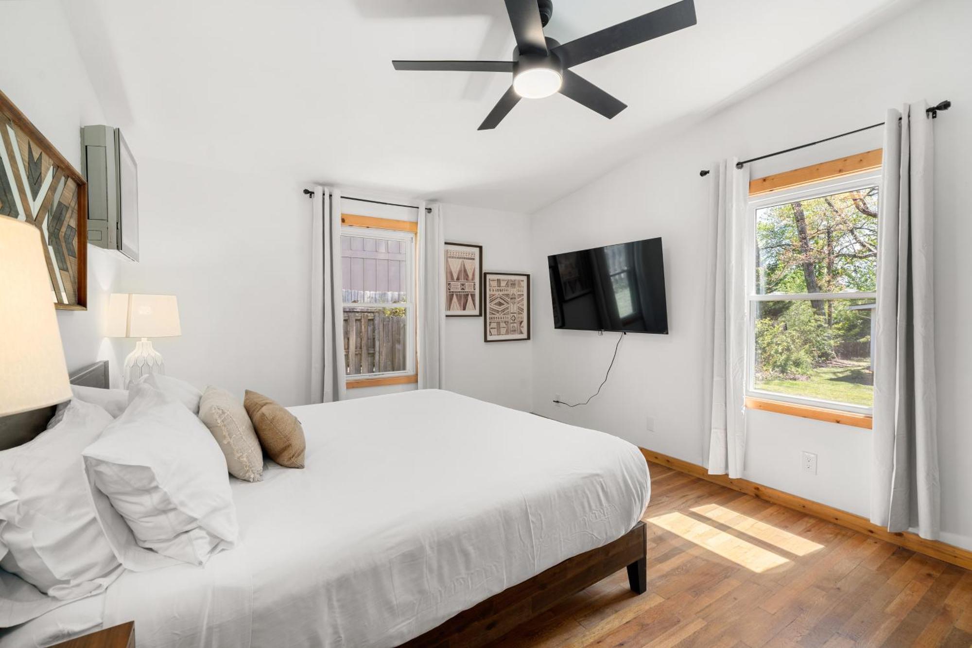 Cedarwood Inn Хендерсънвил Екстериор снимка